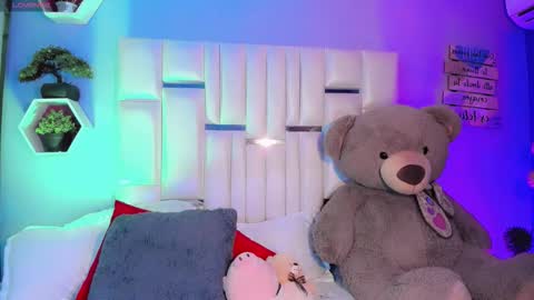 Steisee Reyes online show from September 20, 7:09 am