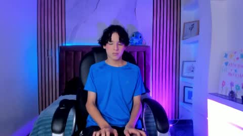 Snapshot of sthepanodimonaco chatting on April 17, 3:31 am Sthepano online show from April 17, 3:31 am