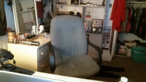 Snapshot of stickey4areason chatting on December 28, 1:29 am stickey online show from December 28, 1:29 am