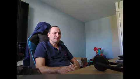 Snapshot of stickolive1 chatting on October 6, 11:18 am stickolive1 online show from October 6, 11:18 am