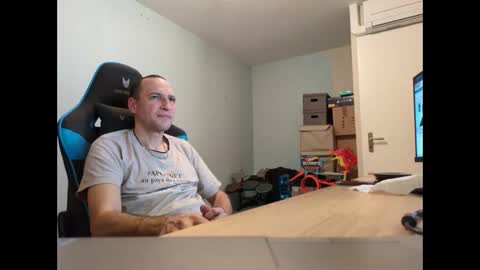 Snapshot of stickolive1 chatting on January 13, 11:32 pm stickolive1 online show from January 13, 11:32 pm