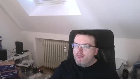 Snapshot of still_alive1985 chatting on April 6, 6:03 am Oliver online show from April 6, 6:03 am