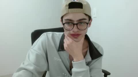 stiv_grant online show from May 6, 1:14 am