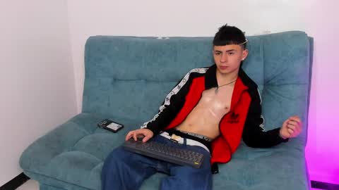 Snapshot of stivarfox21 chatting on January 28, 4:18 am Stivarfox21 online show from January 28, 4:18 am