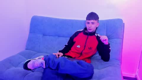 Snapshot of stivarfox21 chatting on February 1, 8:29 am Stivarfox21 online show from February 1, 8:29 am