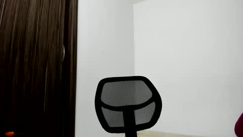 Snapshot of stiven_trainer chatting on March 27, 2:39 am stiven_trainer online show from March 27, 2:39 am