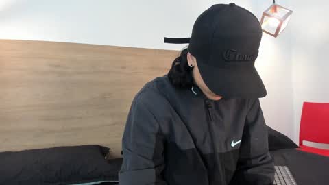 stivenbenet1 online show from December 7, 12:24 pm