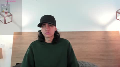 stivenbenet1 online show from December 18, 12:29 pm