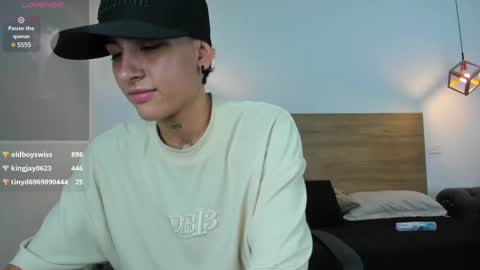 stivenbenet1 online show from February 11, 6:55 pm