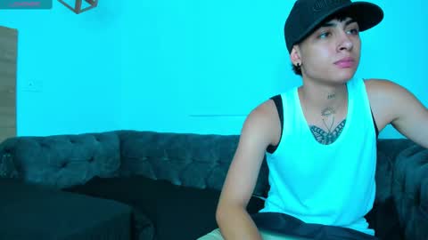 stivenbenet1 online show from February 27, 1:17 pm