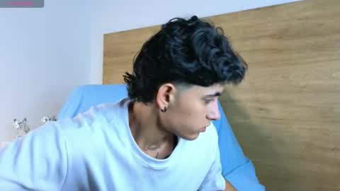 stivenbenet1 online show from September 12, 1:33 pm