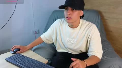 stivenbenet1 online show from September 20, 4:41 pm