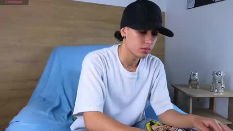 stivenbenet1 online show from October 24, 12:56 pm