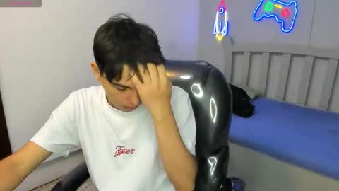 Stiwen online show from November 18, 4:55 pm