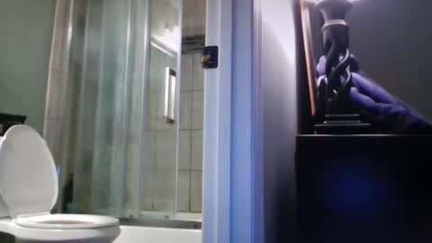 Snapshot of stndmn24 chatting on December 26, 10:37 am thesetwo22 online show from December 26, 10:37 am