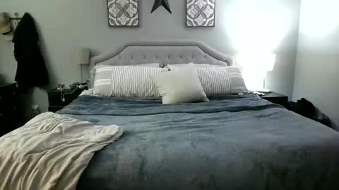 Snapshot of stndmn24 chatting on November 28, 9:34 am thesetwo22 online show from November 28, 9:34 am