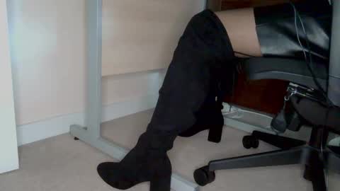 Snapshot of stockings_stockings chatting on March 5, 10:55 am stockings_stockings online show from March 5, 10:55 am