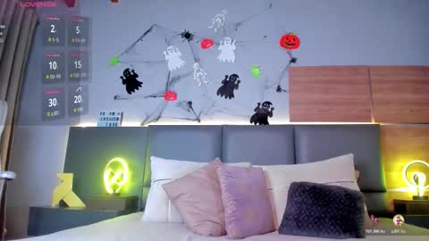 Stone Lee  online show from October 26, 7:14 am