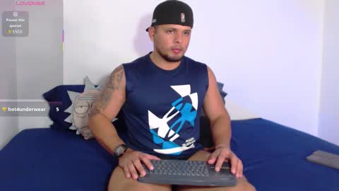 Stone Lee  online show from December 4, 4:33 am