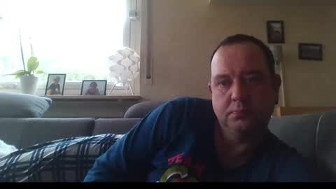 stoned1983 online show from November 18, 8:19 am