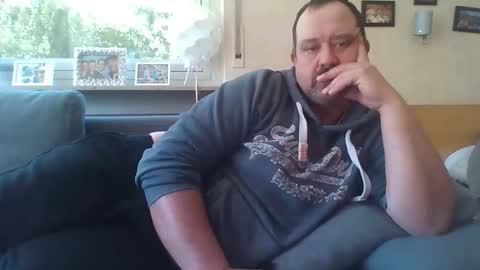 stoned1983 online show from April 22, 8:28 am