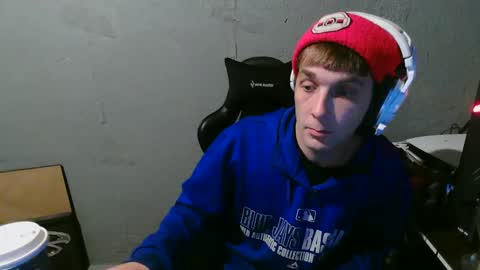 Snapshot of stonedpanda77 chatting on December 7, 2:09 am stonedpanda77 online show from December 7, 2:09 am