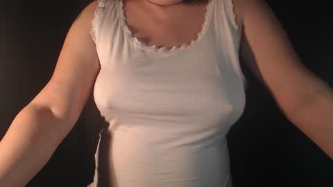 Snapshot of stonenipple chatting on December 1, 3:44 am stonenipple online show from December 1, 3:44 am