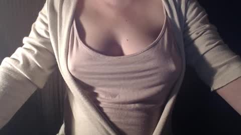 Snapshot of stonenipple chatting on December 2, 7:42 pm stonenipple online show from December 2, 7:42 pm