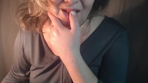 Snapshot of stonenipple chatting on February 7, 11:14 am stonenipple online show from February 7, 11:14 am