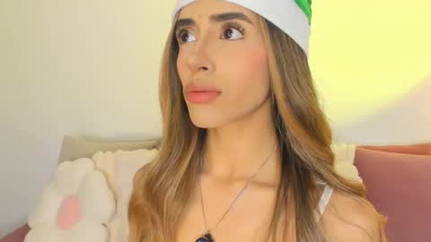 Snapshot of stormirusso chatting on December 23, 1:03 am Mar online show from December 23, 1:03 am