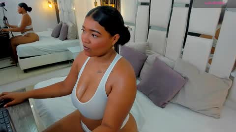 Snapshot of stormy_kox chatting on December 18, 3:23 am Stormy online show from December 18, 3:23 am