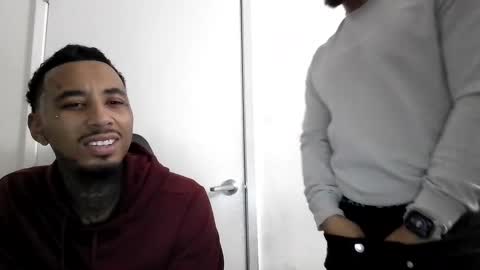 Snapshot of str8dj chatting on November 8, 6:02 am Dj online show from November 8, 6:02 am