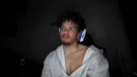 Snapshot of str8dj chatting on November 17, 6:52 am Dj online show from November 17, 6:52 am