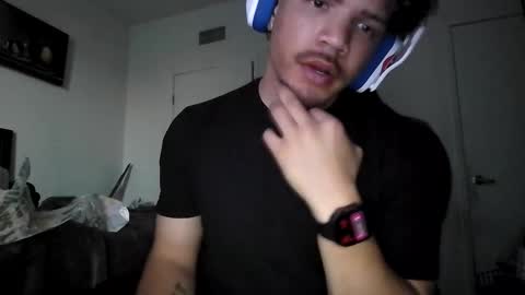 Snapshot of str8dj chatting on March 7, 1:24 am Dj online show from March 7, 1:24 am