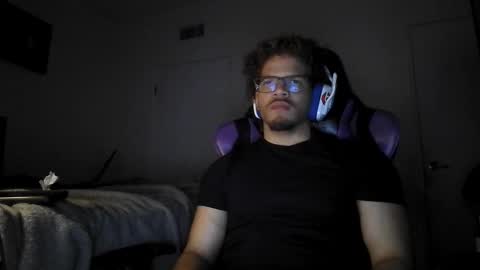 Snapshot of str8dj chatting on April 2, 3:37 am Dj online show from April 2, 3:37 am