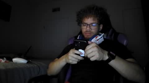 Snapshot of str8dj chatting on April 6, 6:14 am Dj online show from April 6, 6:14 am