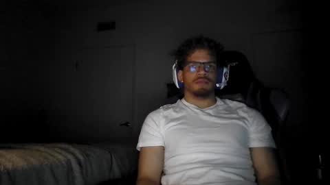 Snapshot of str8dj chatting on April 7, 4:24 am Dj online show from April 7, 4:24 am