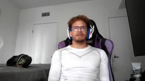 Snapshot of str8dj chatting on April 12, 2:44 pm Dj online show from April 12, 2:44 pm