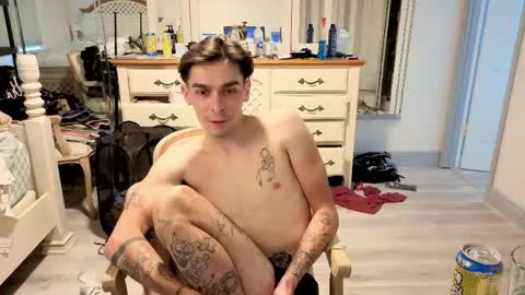 str8whiteboy21 online show from May 9, 4:45 pm