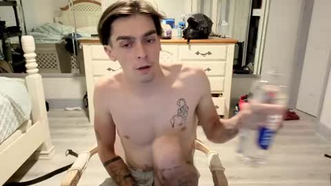 str8whiteboy21 online show from May 13, 5:16 am