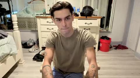 str8whiteboy21 online show from May 15, 2:57 pm