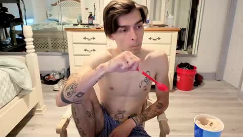 str8whiteboy21 online show from May 16, 3:44 pm