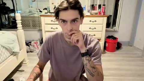 str8whiteboy21 online show from May 18, 6:25 pm