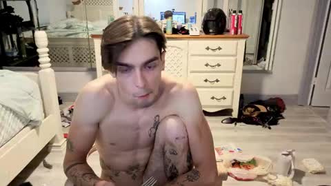 str8whiteboy21 online show from May 19, 6:42 am