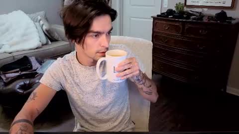 Snapshot of str8whiteboy21 chatting on June 26, 1:04 pm str8whiteboy21 online show from June 26, 1:04 pm