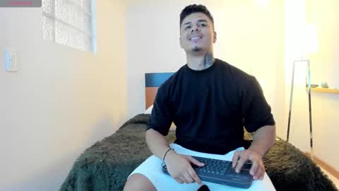 straight__friends online show from November 19, 8:31 pm