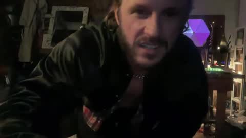 Snapshot of straightishd chatting on April 7, 5:52 am Cowboy Zuhly online show from April 7, 5:52 am