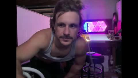 Snapshot of straightishd chatting on April 25, 5:21 am Cowboy Zuhly online show from April 25, 5:21 am