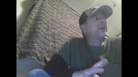 straightmaletouse online show from April 28, 4:39 am