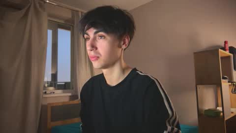 Snapshot of stralght_twinks chatting on February 17, 3:29 pm Ray online show from February 17, 3:29 pm